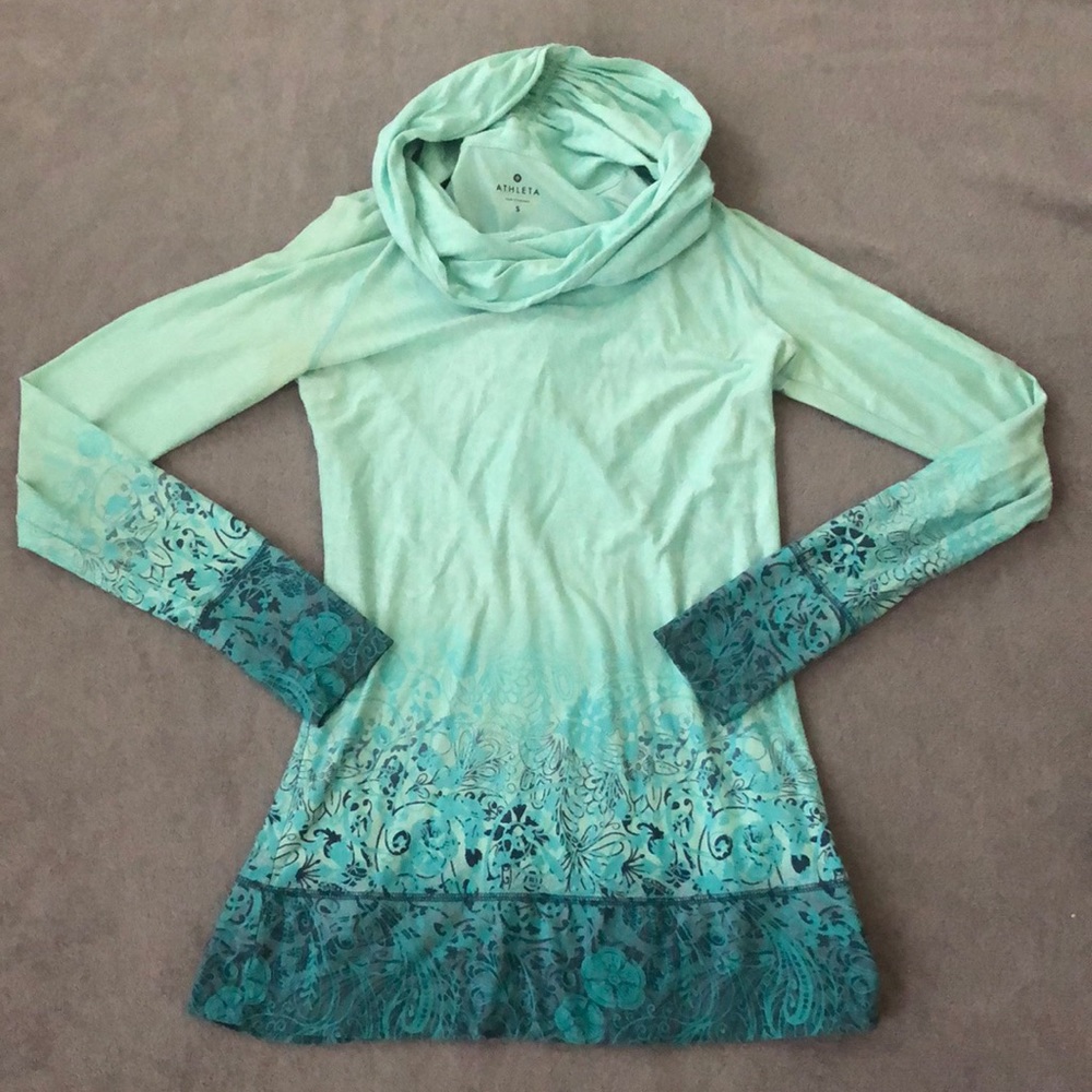 Athleta Blue Long Sleeve Graphic Shirt Small